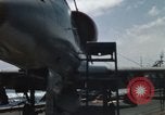 Standbild Aktivitäten an Bord der USS Constellation (CVA-64) während des Vietnam Krieges South China Sea, 1967, aus Sekunde 48 historischem Filmmaterial Videoclip 65675023717