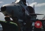 Standbild Aktivitäten an Bord der USS Constellation (CVA-64) während des Vietnam Krieges South China Sea, 1967, aus Sekunde 55 historischem Filmmaterial Videoclip 65675023717