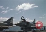 Standbild Aktivitäten an Bord der USS Constellation (CVA-64) während des Vietnam Krieges South China Sea, 1967, aus Sekunde 58 historischem Filmmaterial Videoclip 65675023717