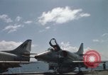 Standbild Aktivitäten an Bord der USS Constellation (CVA-64) während des Vietnam Krieges South China Sea, 1967, aus Sekunde 59 historischem Filmmaterial Videoclip 65675023717
