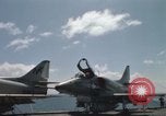 Standbild Aktivitäten an Bord der USS Constellation (CVA-64) während des Vietnam Krieges South China Sea, 1967, aus Sekunde 61 historischem Filmmaterial Videoclip 65675023717