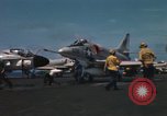 Standbild Kampfflugzeuge eingeleitet von USS Constellation (CVA-64) South China Sea, 1967, aus Sekunde 7 historischem Filmmaterial Videoclip 65675023718