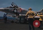 Standbild Kampfflugzeuge eingeleitet von USS Constellation (CVA-64) South China Sea, 1967, aus Sekunde 10 historischem Filmmaterial Videoclip 65675023718