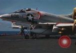 Standbild Kampfflugzeuge eingeleitet von USS Constellation (CVA-64) South China Sea, 1967, aus Sekunde 23 historischem Filmmaterial Videoclip 65675023718