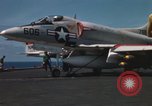 Standbild Kampfflugzeuge eingeleitet von USS Constellation (CVA-64) South China Sea, 1967, aus Sekunde 24 historischem Filmmaterial Videoclip 65675023718