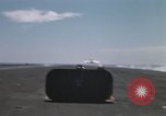 Standbild Kampfflugzeuge eingeleitet von USS Constellation (CVA-64) South China Sea, 1967, aus Sekunde 29 historischem Filmmaterial Videoclip 65675023718