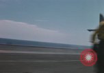 Standbild Kampfflugzeuge eingeleitet von USS Constellation (CVA-64) South China Sea, 1967, aus Sekunde 32 historischem Filmmaterial Videoclip 65675023718
