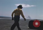 Standbild Kampfflugzeuge eingeleitet von USS Constellation (CVA-64) South China Sea, 1967, aus Sekunde 33 historischem Filmmaterial Videoclip 65675023718
