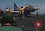 Standbild Kampfflugzeuge eingeleitet von USS Constellation (CVA-64) South China Sea, 1967, aus Sekunde 34 historischem Filmmaterial Videoclip 65675023718
