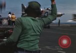 Standbild Kampfflugzeuge eingeleitet von USS Constellation (CVA-64) South China Sea, 1967, aus Sekunde 39 historischem Filmmaterial Videoclip 65675023718
