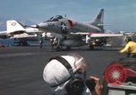 Standbild Kampfflugzeuge eingeleitet von USS Constellation (CVA-64) South China Sea, 1967, aus Sekunde 40 historischem Filmmaterial Videoclip 65675023718