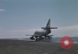 Standbild Kampfflugzeuge eingeleitet von USS Constellation (CVA-64) South China Sea, 1967, aus Sekunde 44 historischem Filmmaterial Videoclip 65675023718