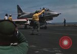 Standbild Kampfflugzeuge eingeleitet von USS Constellation (CVA-64) South China Sea, 1967, aus Sekunde 45 historischem Filmmaterial Videoclip 65675023718