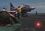 Standbild Kampfflugzeuge eingeleitet von USS Constellation (CVA-64) South China Sea, 1967, aus Sekunde 46 historischem Filmmaterial Videoclip 65675023718