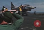 Standbild Kampfflugzeuge eingeleitet von USS Constellation (CVA-64) South China Sea, 1967, aus Sekunde 47 historischem Filmmaterial Videoclip 65675023718