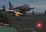 Standbild Kampfflugzeuge eingeleitet von USS Constellation (CVA-64) South China Sea, 1967, aus Sekunde 50 historischem Filmmaterial Videoclip 65675023718