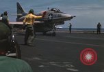 Standbild Kampfflugzeuge eingeleitet von USS Constellation (CVA-64) South China Sea, 1967, aus Sekunde 52 historischem Filmmaterial Videoclip 65675023718