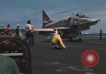 Standbild Kampfflugzeuge eingeleitet von USS Constellation (CVA-64) South China Sea, 1967, aus Sekunde 60 historischem Filmmaterial Videoclip 65675023718