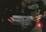 Immagine di Piano capitani tendente a loro aeromobili sulla USS Constellation Sul mare del sud della Cina, 1967, secondo 3 filmato di repertorio 65675023719