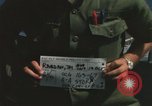 Immagine di Piano capitani tendente a loro aeromobili sulla USS Constellation Sul mare del sud della Cina, 1967, secondo 5 filmato di repertorio 65675023719