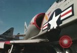Immagine di Piano capitani tendente a loro aeromobili sulla USS Constellation Sul mare del sud della Cina, 1967, secondo 9 filmato di repertorio 65675023719