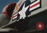 Immagine di Piano capitani tendente a loro aeromobili sulla USS Constellation Sul mare del sud della Cina, 1967, secondo 12 filmato di repertorio 65675023719