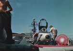 Immagine di Piano capitani tendente a loro aeromobili sulla USS Constellation Sul mare del sud della Cina, 1967, secondo 38 filmato di repertorio 65675023719