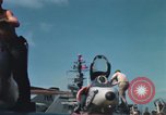 Immagine di Piano capitani tendente a loro aeromobili sulla USS Constellation Sul mare del sud della Cina, 1967, secondo 42 filmato di repertorio 65675023719
