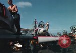 Immagine di Piano capitani tendente a loro aeromobili sulla USS Constellation Sul mare del sud della Cina, 1967, secondo 46 filmato di repertorio 65675023719