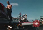 Immagine di Piano capitani tendente a loro aeromobili sulla USS Constellation Sul mare del sud della Cina, 1967, secondo 49 filmato di repertorio 65675023719