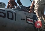 Immagine di Piano capitani tendente a loro aeromobili sulla USS Constellation Sul mare del sud della Cina, 1967, secondo 51 filmato di repertorio 65675023719