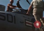 Immagine di Piano capitani tendente a loro aeromobili sulla USS Constellation Sul mare del sud della Cina, 1967, secondo 59 filmato di repertorio 65675023719