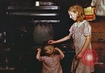Standbild Koch Stove in Harlan Harlan Kentucky USA, 1942, aus Sekunde 4 historischem Filmmaterial Videoclip 65675023723
