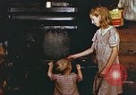 Standbild Koch Stove in Harlan Harlan Kentucky USA, 1942, aus Sekunde 6 historischem Filmmaterial Videoclip 65675023723