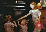 Standbild Koch Stove in Harlan Harlan Kentucky USA, 1942, aus Sekunde 10 historischem Filmmaterial Videoclip 65675023723