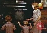 Standbild Koch Stove in Harlan Harlan Kentucky USA, 1942, aus Sekunde 16 historischem Filmmaterial Videoclip 65675023723
