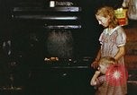 Standbild Koch Stove in Harlan Harlan Kentucky USA, 1942, aus Sekunde 23 historischem Filmmaterial Videoclip 65675023723