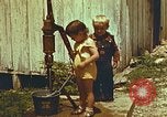 Standbild der Handpumpe Harlan Kentucky USA, 1942, aus Sekunde 5 historischem Filmmaterial Videoclip 65675023724