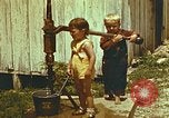 Standbild der Handpumpe Harlan Kentucky USA, 1942, aus Sekunde 24 historischem Filmmaterial Videoclip 65675023724