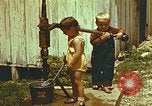 Standbild der Handpumpe Harlan Kentucky USA, 1942, aus Sekunde 25 historischem Filmmaterial Videoclip 65675023724