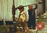 Standbild der Handpumpe Harlan Kentucky USA, 1942, aus Sekunde 36 historischem Filmmaterial Videoclip 65675023724
