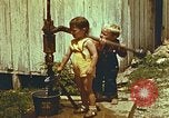 Standbild der Handpumpe Harlan Kentucky USA, 1942, aus Sekunde 42 historischem Filmmaterial Videoclip 65675023724