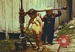 Standbild der Handpumpe Harlan Kentucky USA, 1942, aus Sekunde 45 historischem Filmmaterial Videoclip 65675023724