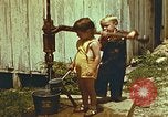 Standbild der Handpumpe Harlan Kentucky USA, 1942, aus Sekunde 51 historischem Filmmaterial Videoclip 65675023724