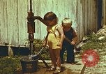 Standbild der Handpumpe Harlan Kentucky USA, 1942, aus Sekunde 54 historischem Filmmaterial Videoclip 65675023724