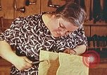 Standbild aus Holz Kunst Harlan Kentucky USA, 1942, aus Sekunde 15 historischem Filmmaterial Videoclip 65675023732