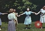 Immagine di Donne che danzano Harlan Kentucky USA, 1942, secondo 14 filmato di repertorio 65675023733