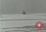 Image ice bateaux Lake George New York USA, 1916, de la seconde 18 séquences d'archives historiques vidéo 65675023766