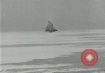 Image ice bateaux Lake George New York USA, 1916, de la seconde 23 séquences d'archives historiques vidéo 65675023766