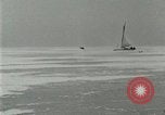 Image ice bateaux Lake George New York USA, 1916, de la seconde 29 séquences d'archives historiques vidéo 65675023766